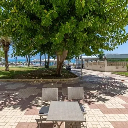 Montemarcarihuela Apartment